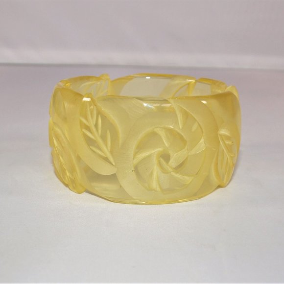 X-Wide Vintage Carved Christina DeFalco Resin Bangle - Picture 3 of 5